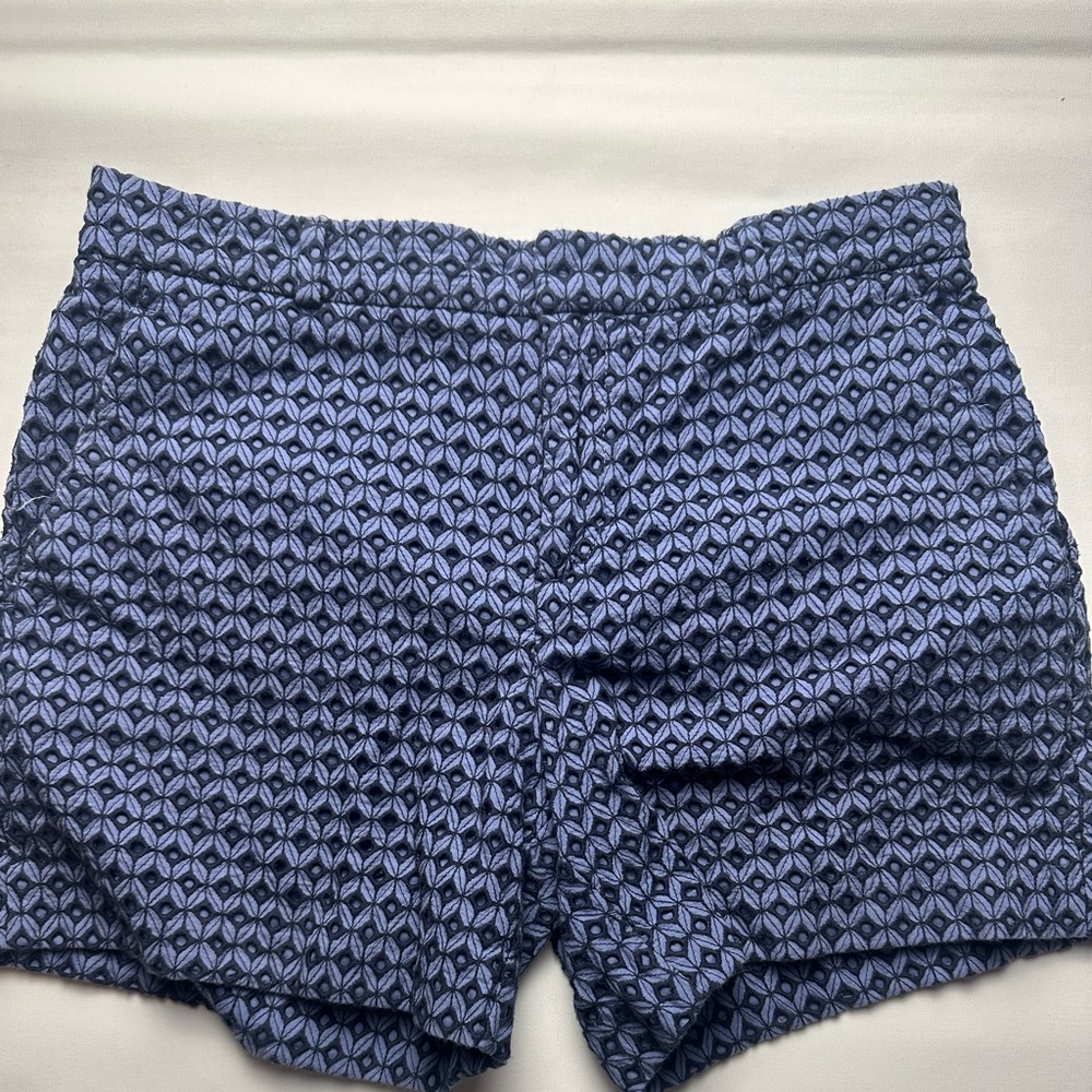 Banana Republic blue textured geometrical print shorts. Size 6